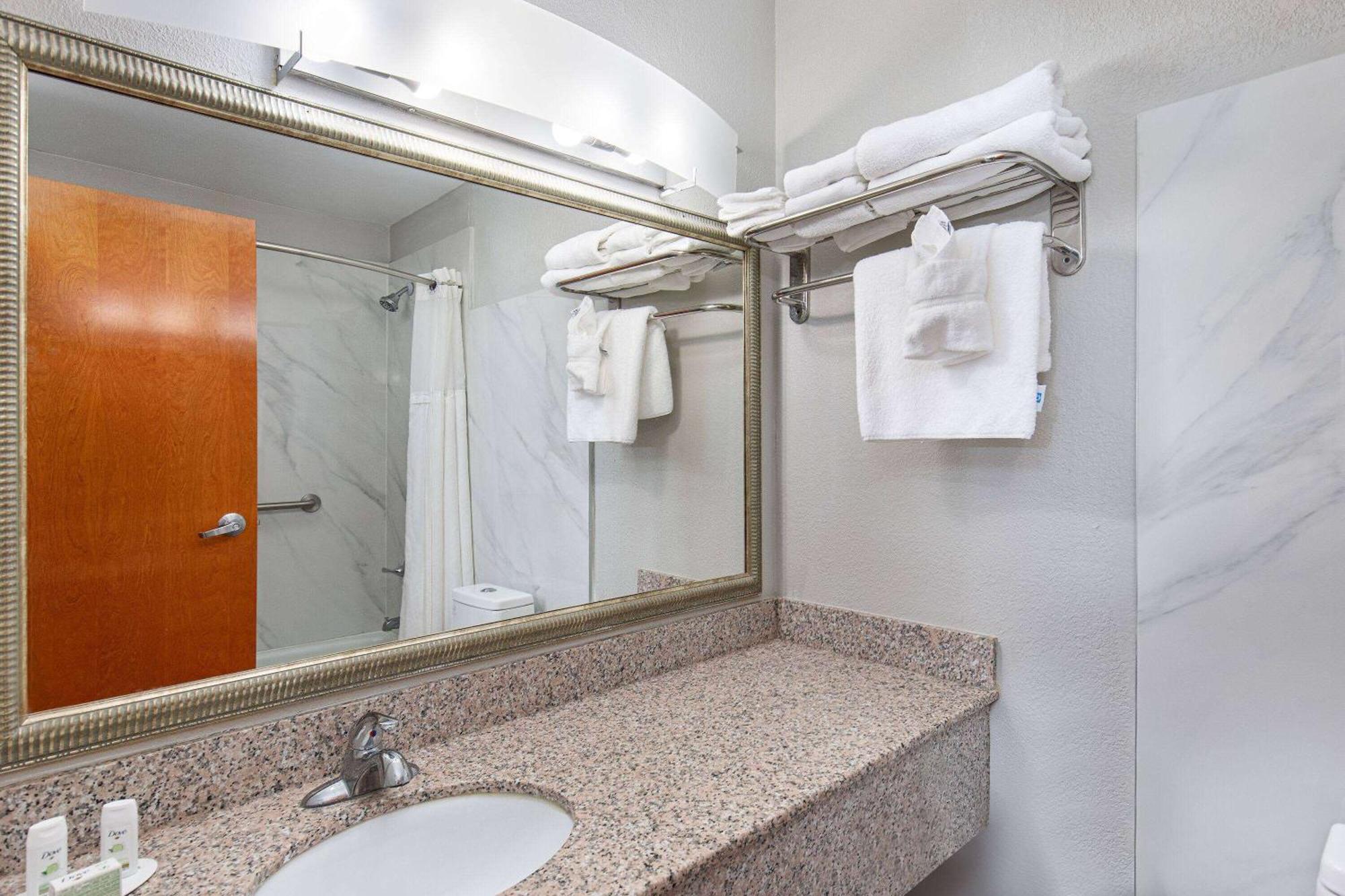 Ramada By Wyndham Bowling Green Extérieur photo
