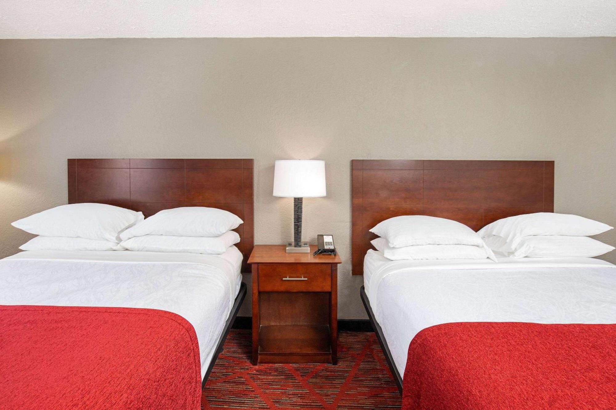 Ramada By Wyndham Bowling Green Extérieur photo