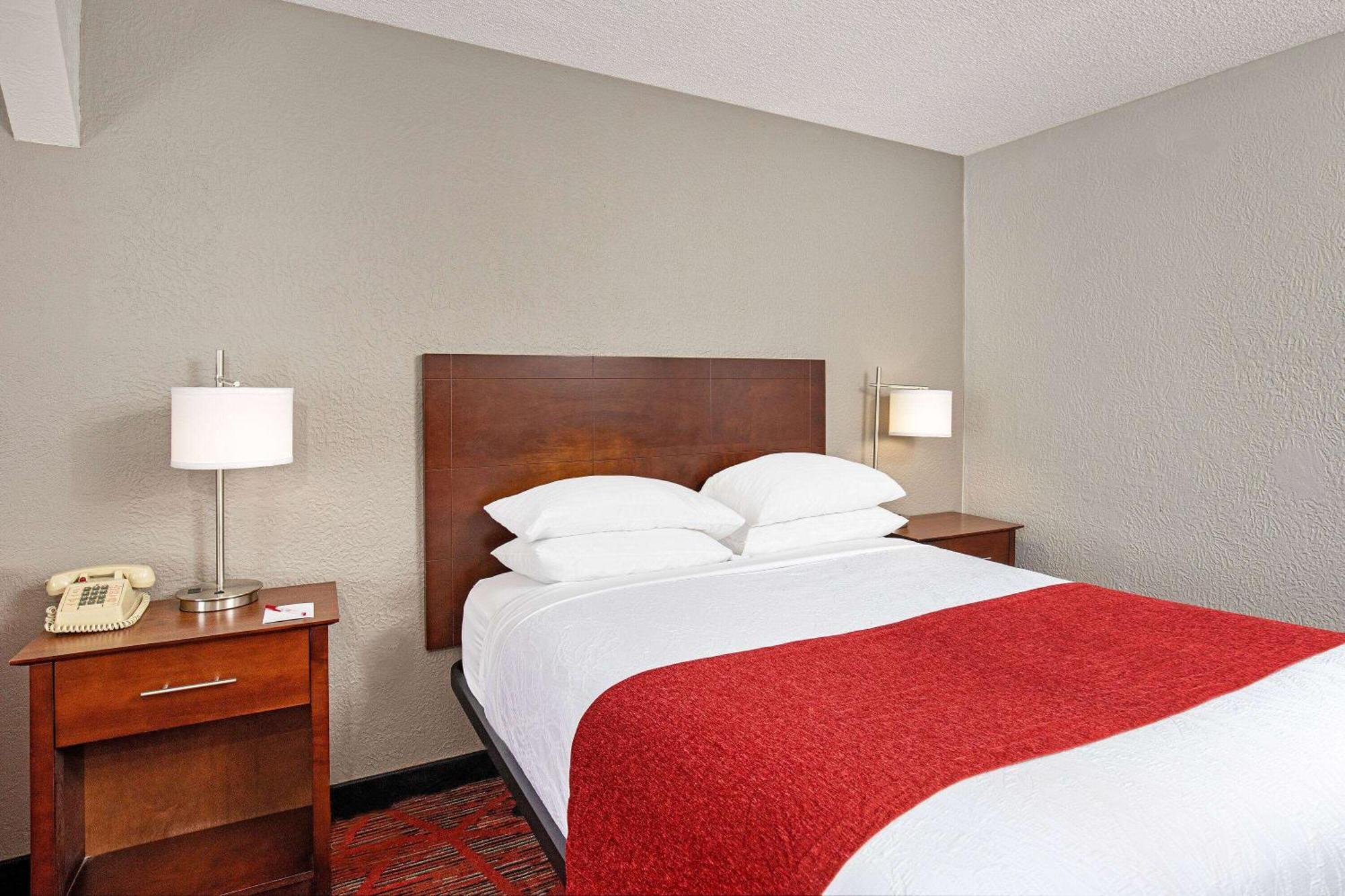 Ramada By Wyndham Bowling Green Extérieur photo