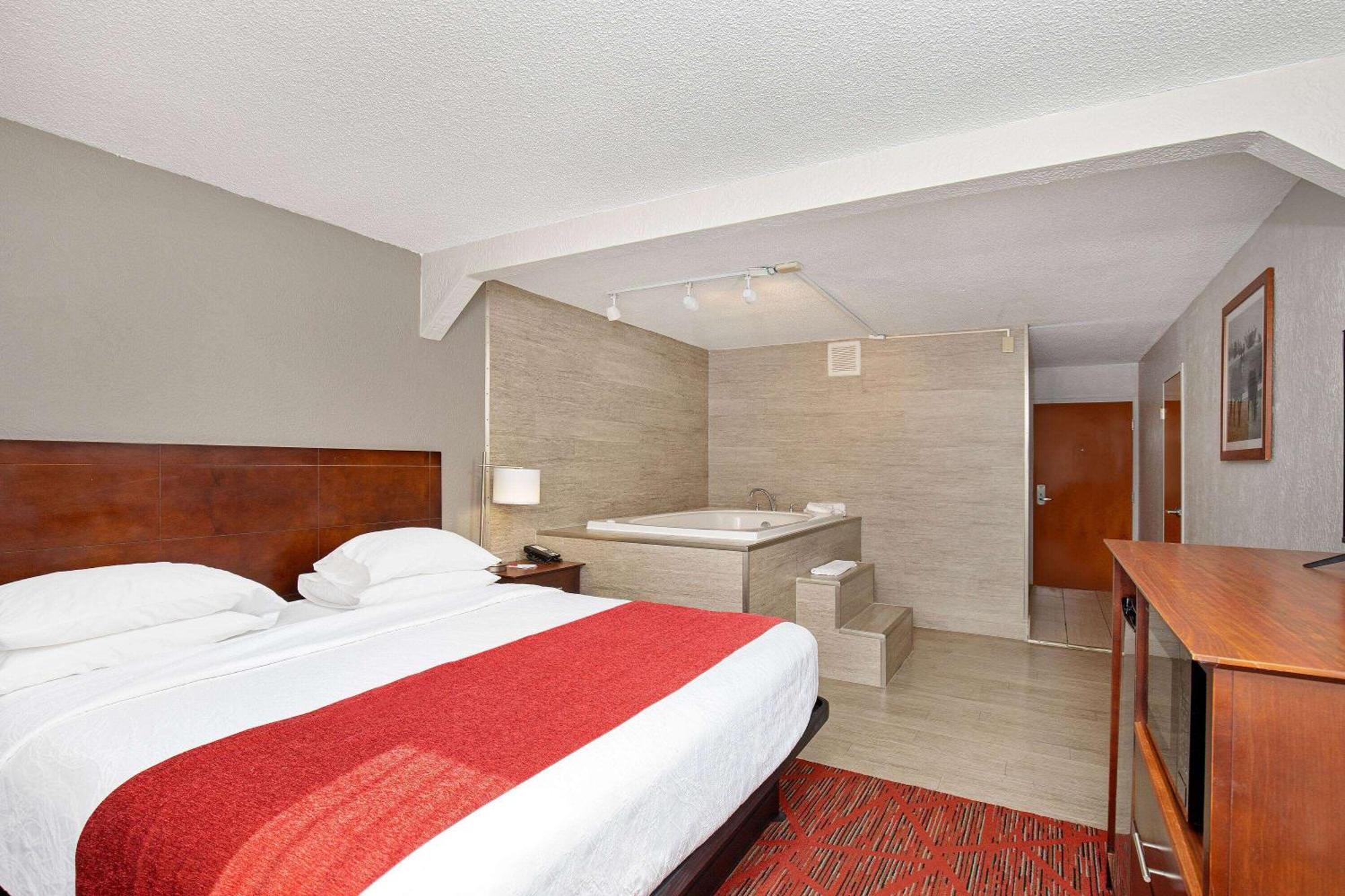Ramada By Wyndham Bowling Green Extérieur photo